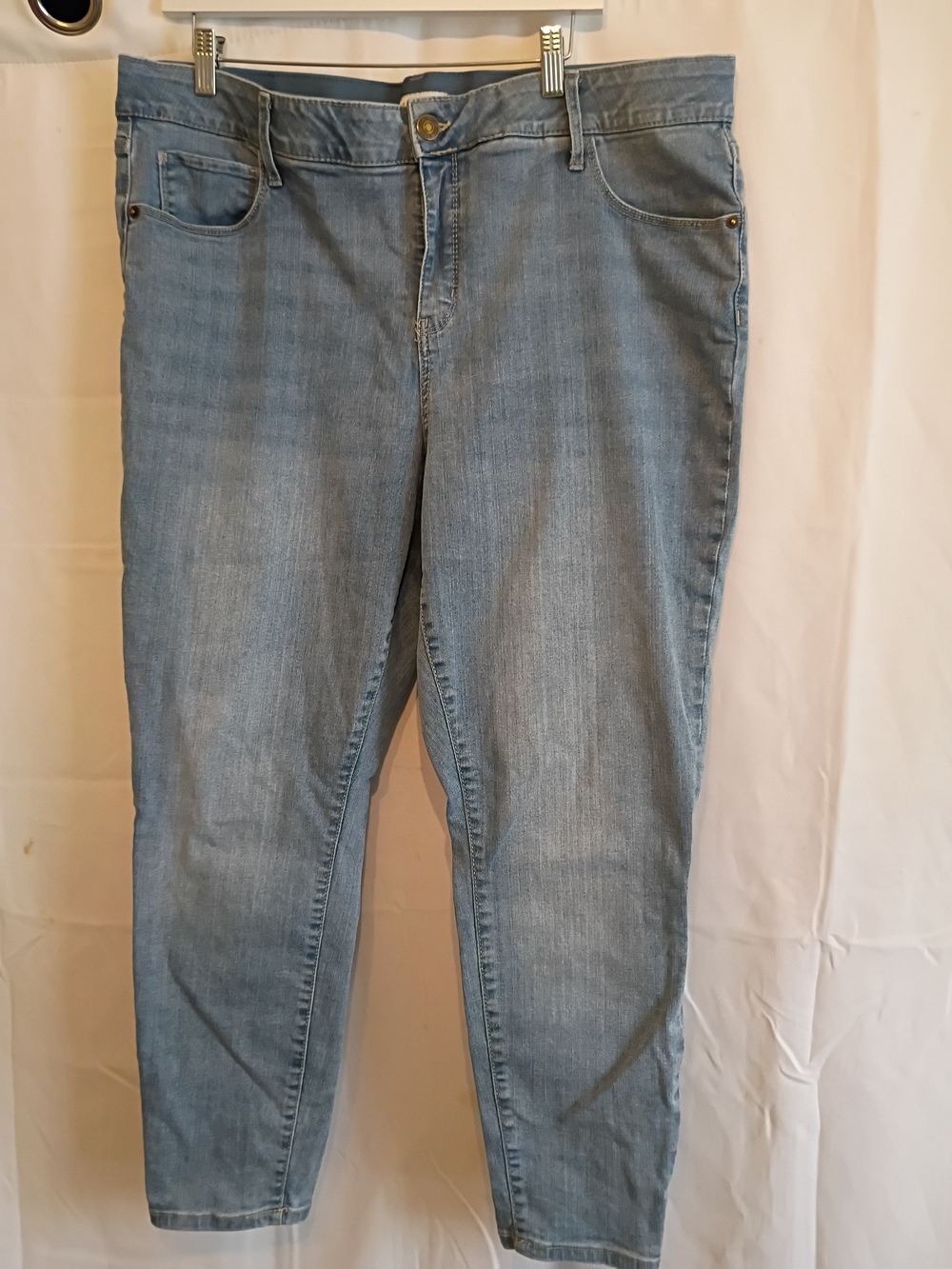 Ava & Viv Light Blue Skinny Jeans Size 20W.